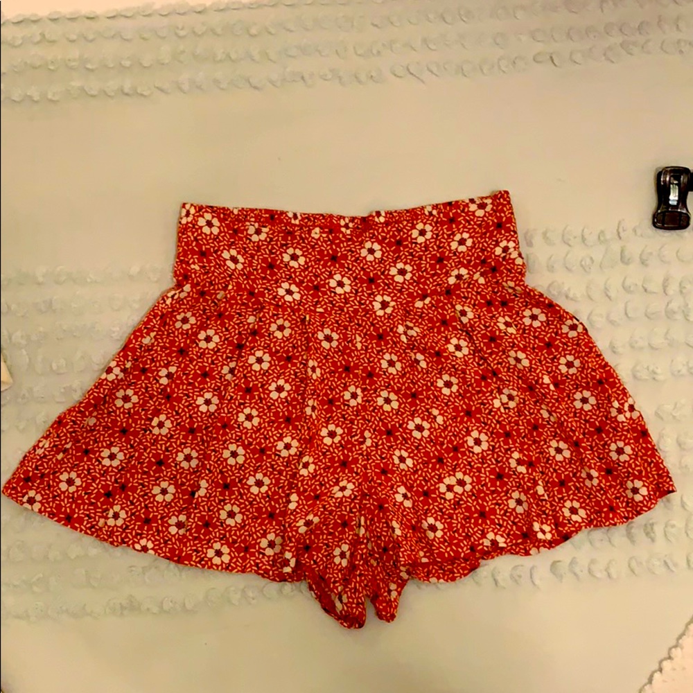 HIGH WAIST TARGET RED FLORAL SHORTS